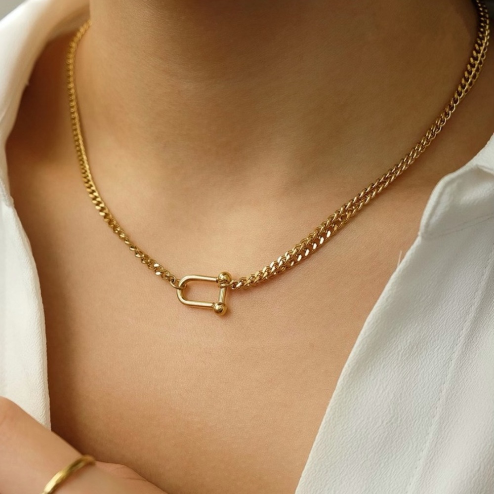 U-link Edge Chain Necklace | Gold Plated Stainless Steel - Picture 3 of 4